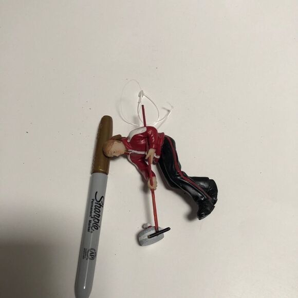 🍭6/$30 Female curler Christmas ornament - Picture 5 of 5